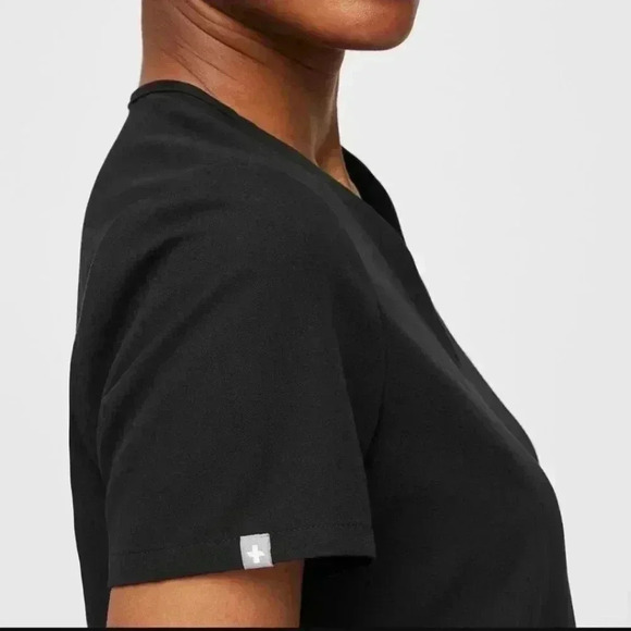 Figs black women's scrub set small - Picture 9 of 15